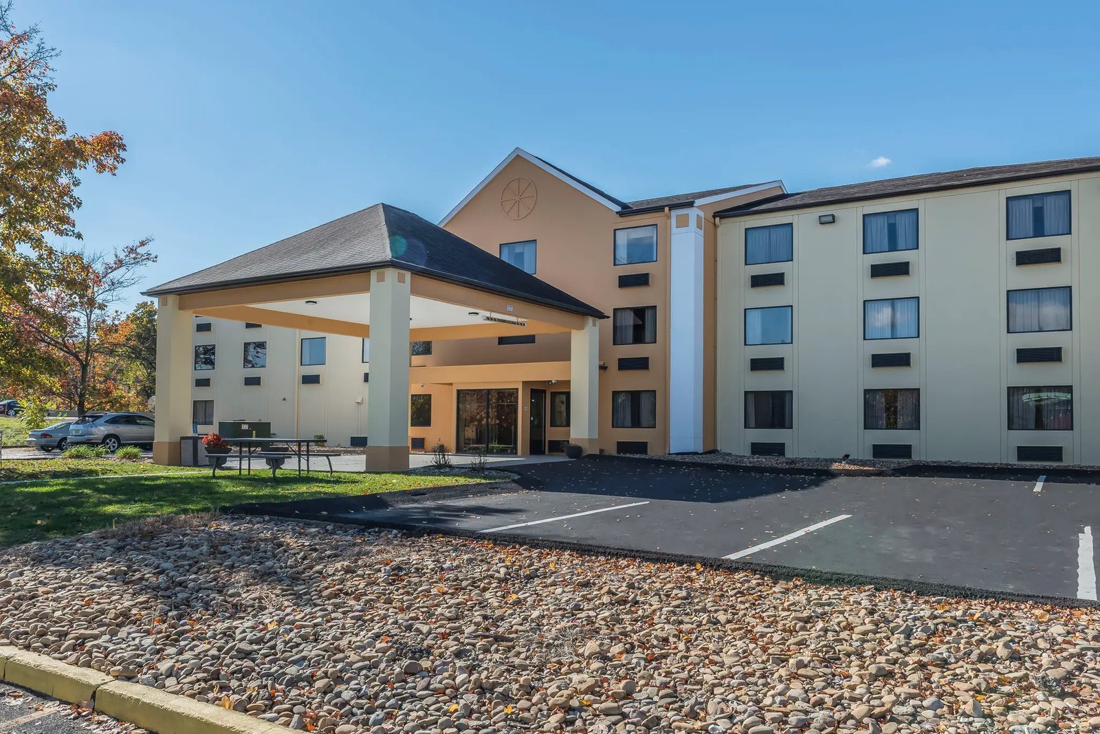 Exterior of Quality Inn & Suites Pittsburgh Harmarville at 8 Landings Drive.